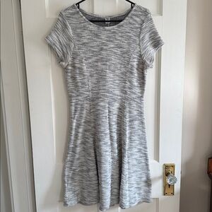 👗Old Navy gray/cream fit and flare knit dress. Size L.